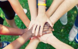 Read more about the article XVII Campanha de Recolhas de Roupas, Brinquedos, Livros, Filmes, …